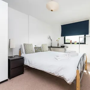 fantastic-1-bed-flat-stratford.cambridgehotelsuk.com/